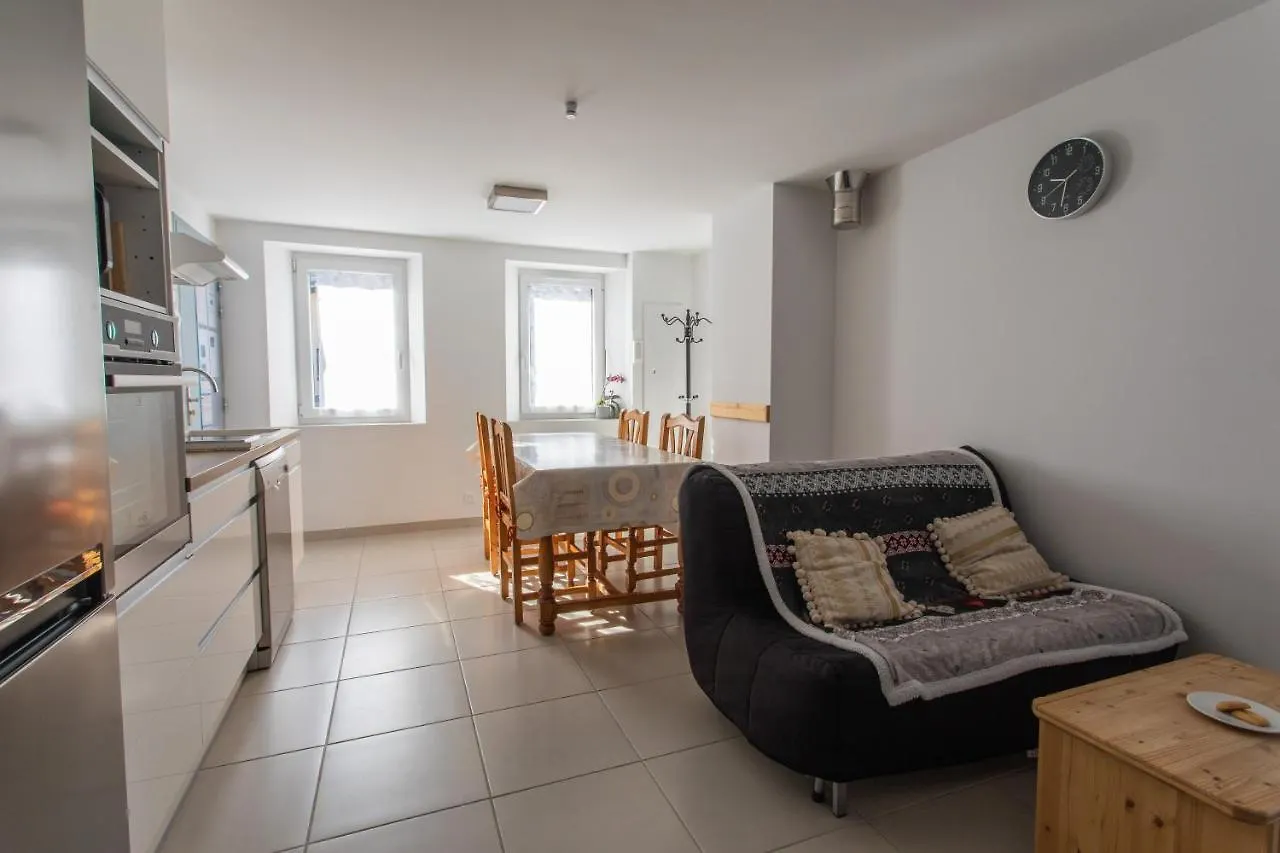 Le Belier 2Nd Etage Avec Balcon Au Centre Ville D'Embrun Apartment